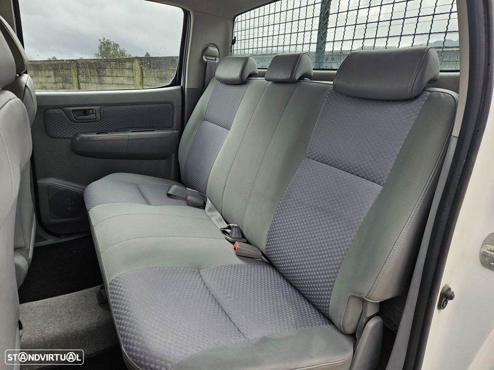 Toyota HILUX 5 LUGARES 2.5 CC 102 CV - 16