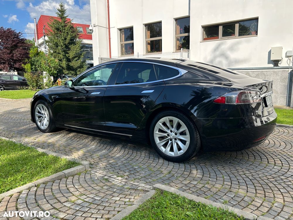 Tesla Model S - 12