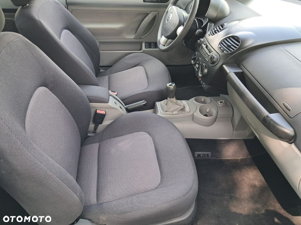 Volkswagen New Beetle - 13
