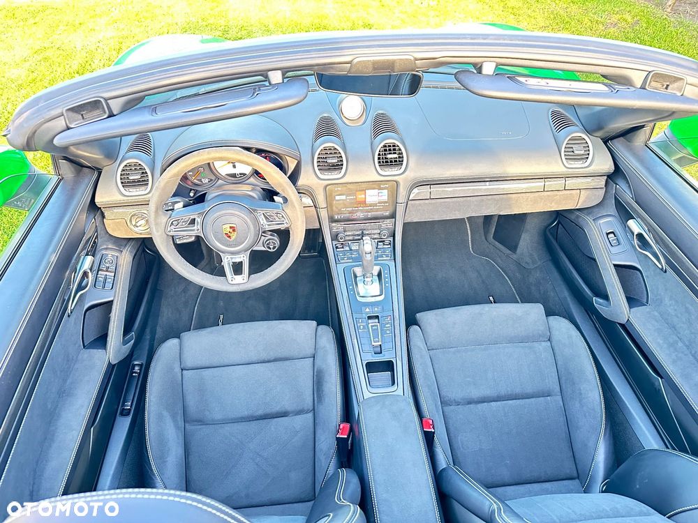 Porsche 718 Spyder - 23