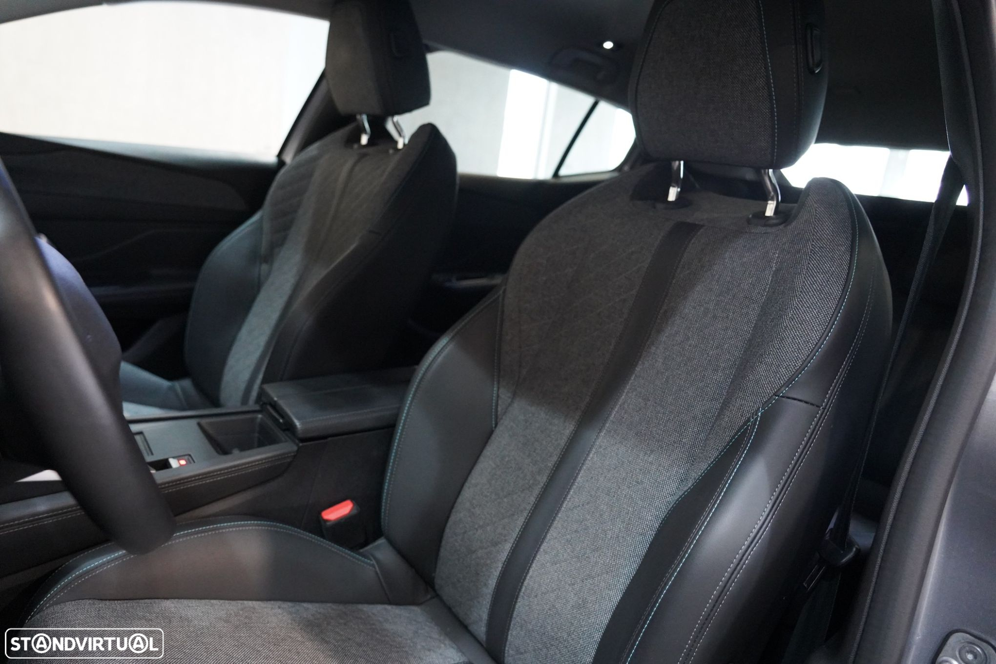 Peugeot 408 1.2 PureTech Allure EAT8 - 23
