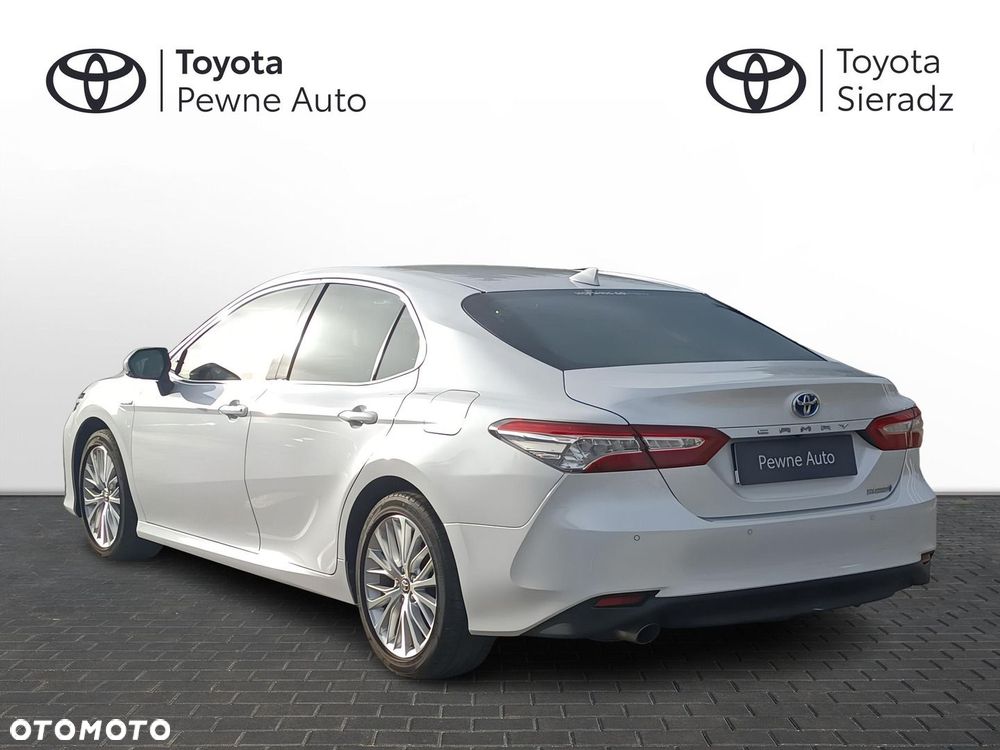 Toyota Camry 2.5 Hybrid Executive CVT - 6