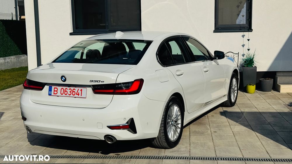 BMW Seria 3 330e Aut. Luxury Line - 9
