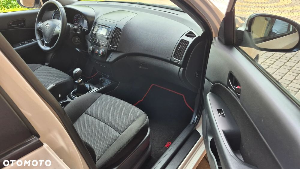 Hyundai i30 1.4 Comfort EU5 - 11