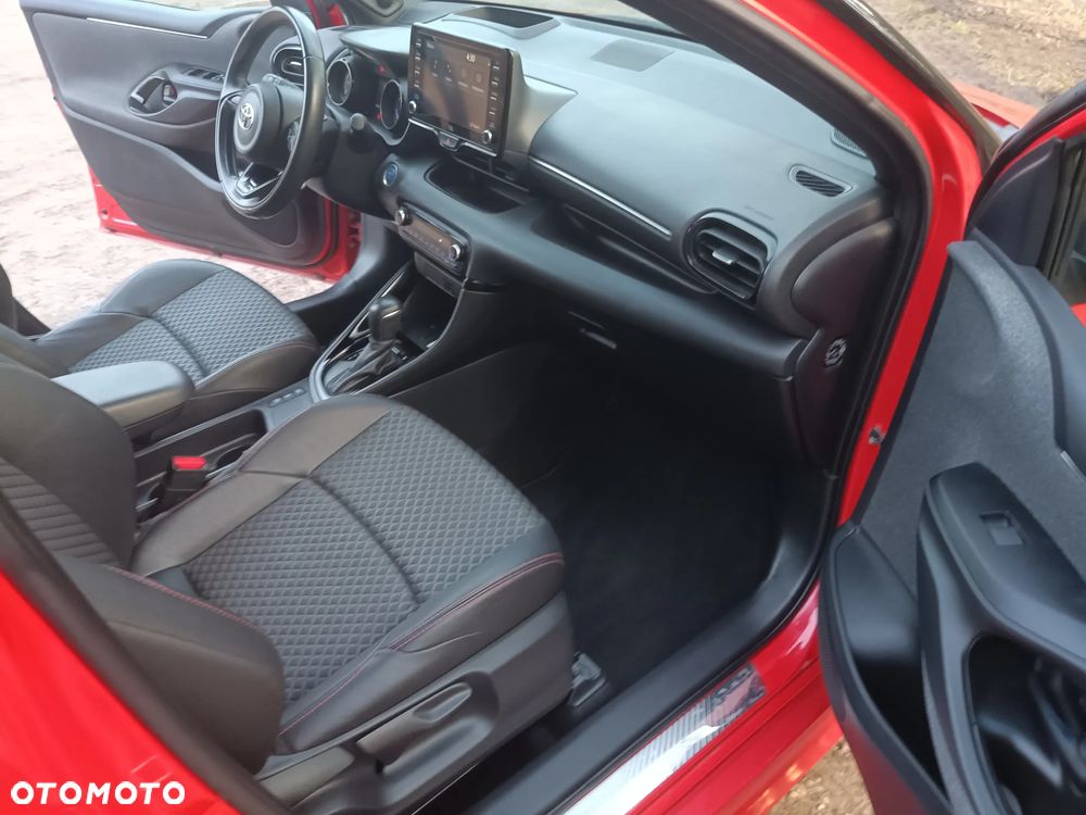 Toyota Yaris Hybrid 100 Premium - 32