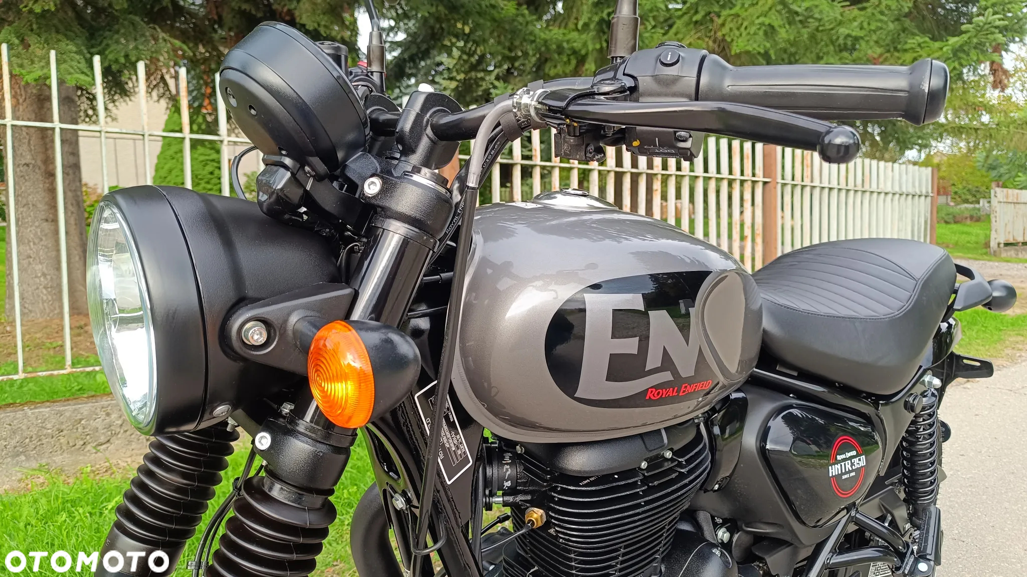 Royal Enfield HNTR - 13