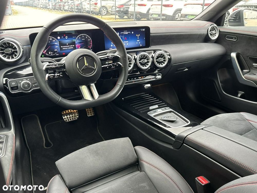 Mercedes-Benz CLA 200 7G-DCT - 12