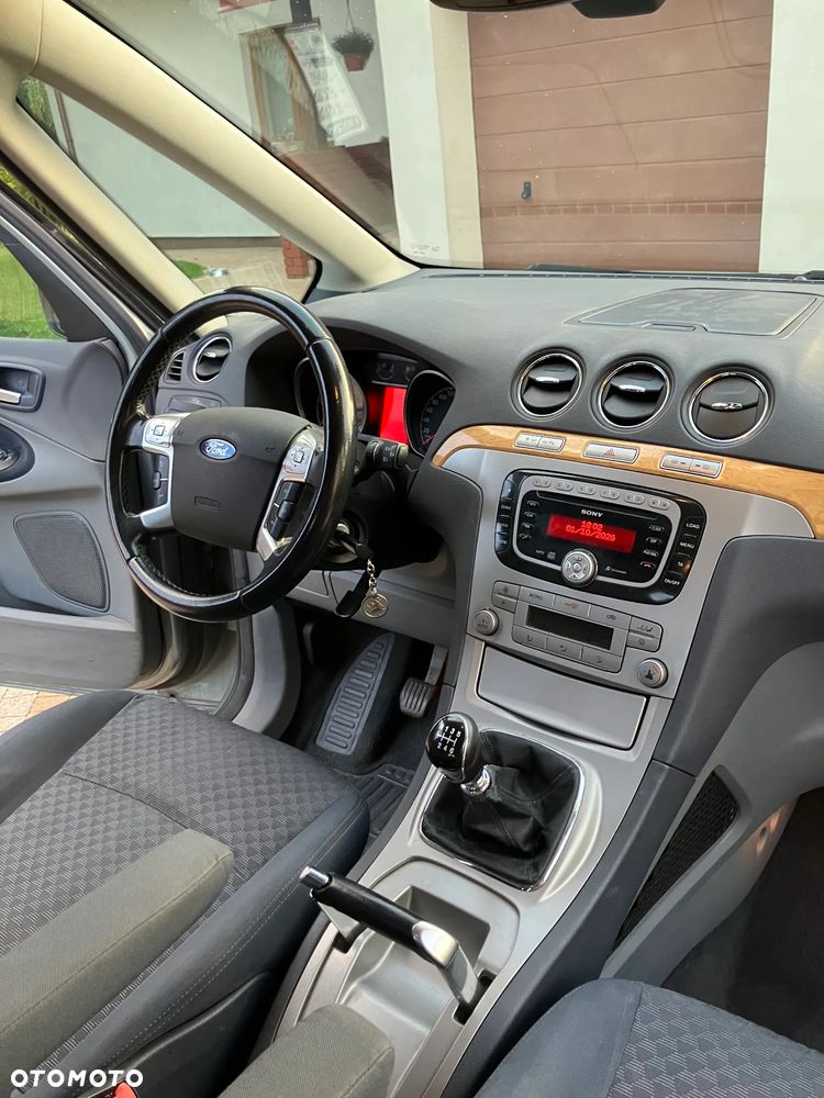 Ford Galaxy 2.0 TDCi Ghia - 22