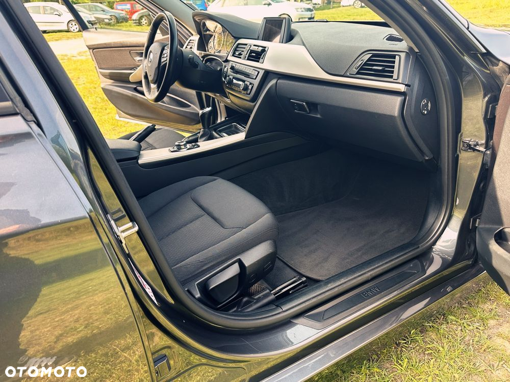 BMW Seria 3 320d - 13