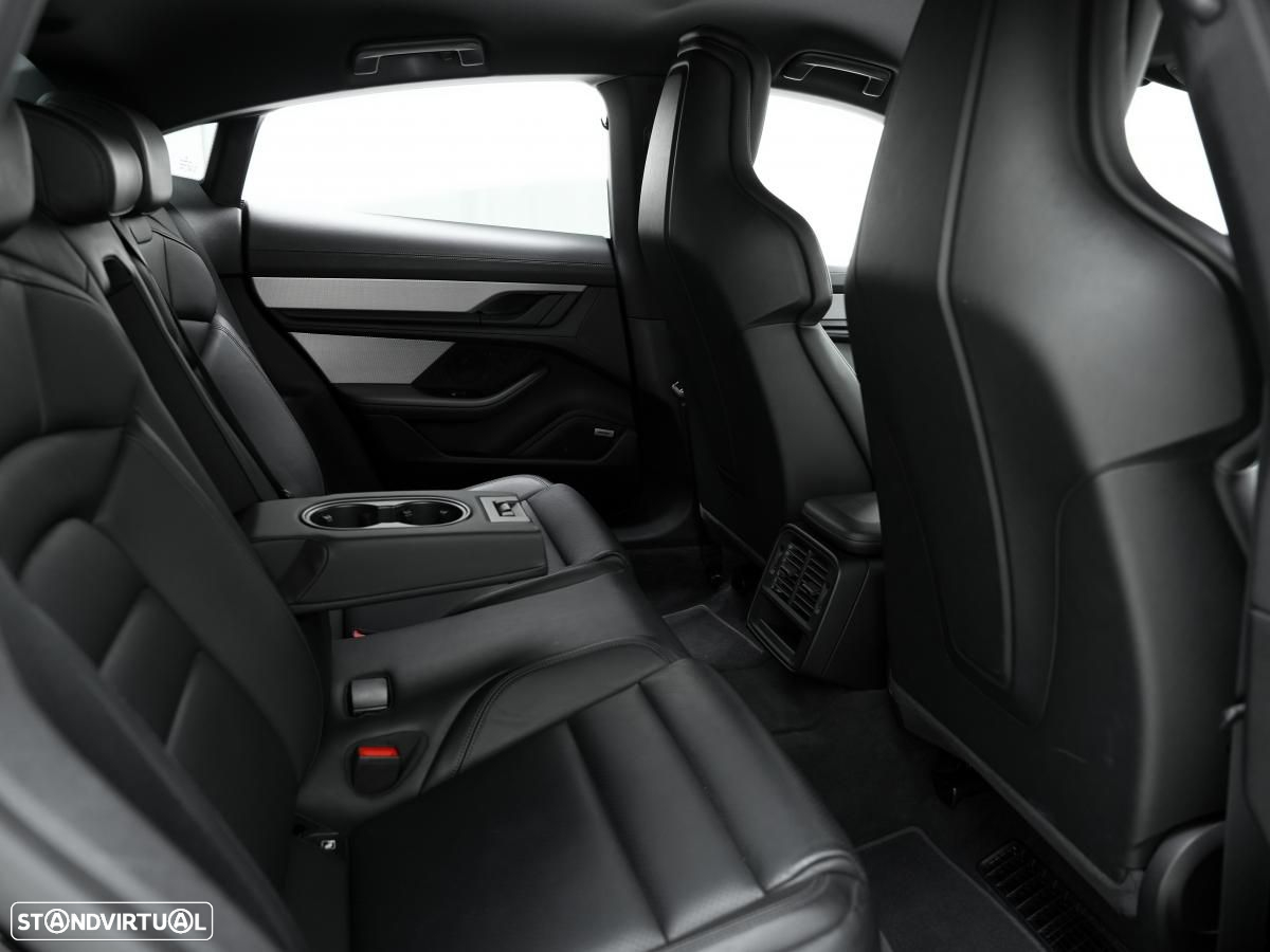 Porsche Taycan 4S - 10