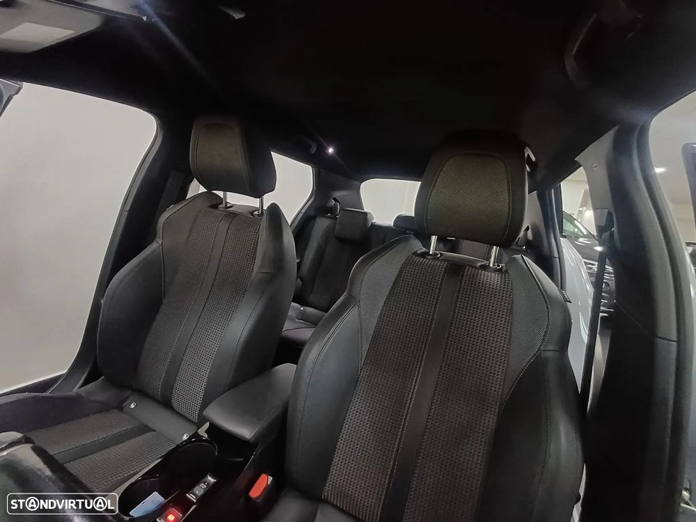 Peugeot 2008 PureTech 130 EAT8 GT - 15