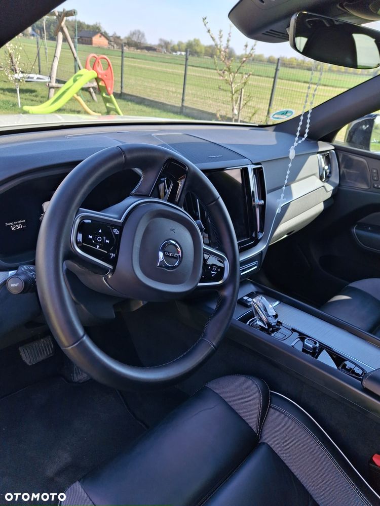 Volvo XC 60 B4 D AWD Plus Dark - 9
