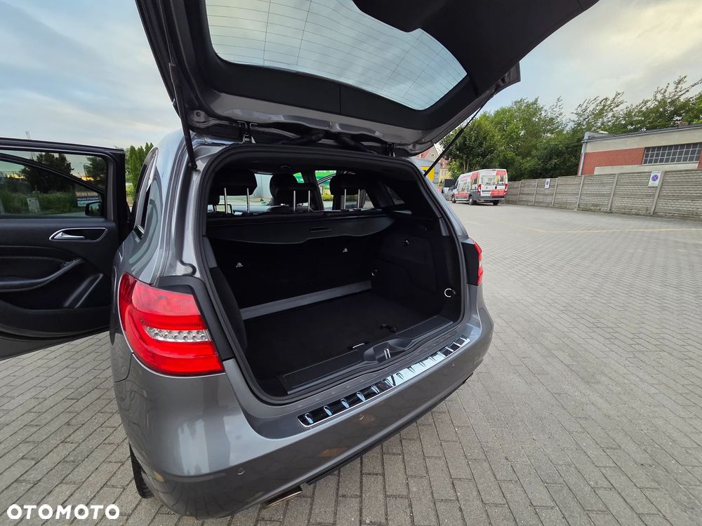 Mercedes-Benz Klasa B 180 7G-DCT UrbanStyle Edition - 17
