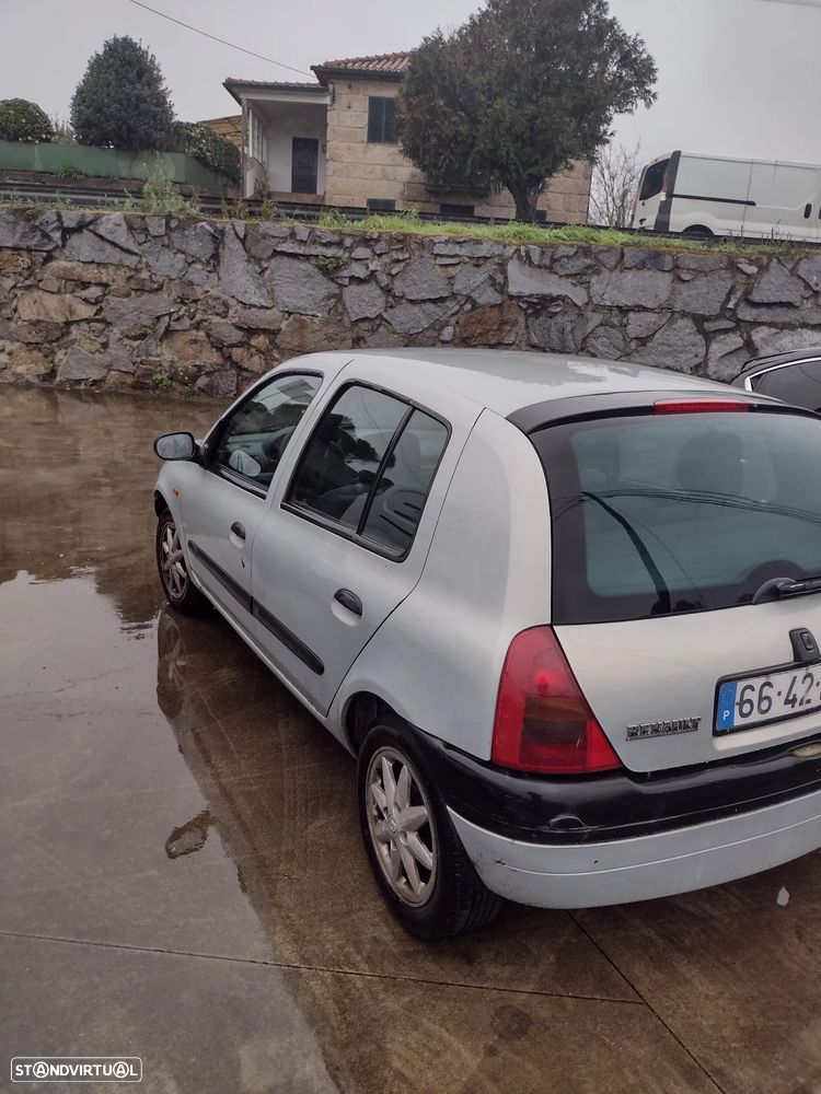 Renault Clio - 1