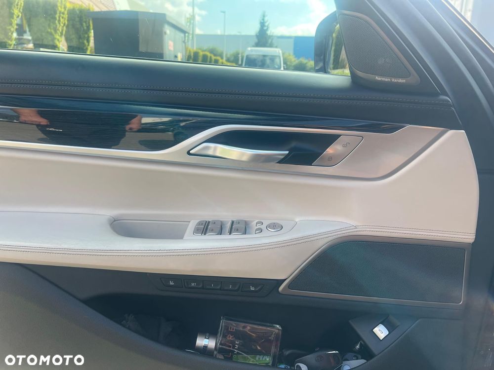 BMW Seria 7 740d xDrive - 9