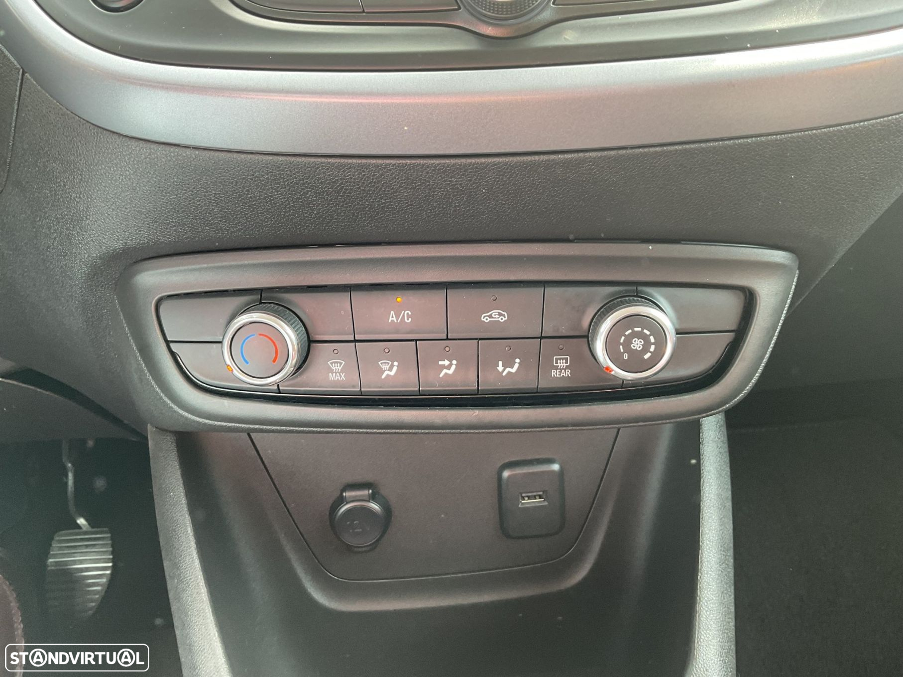 Opel Crossland X 1.2 Business Edition - 48