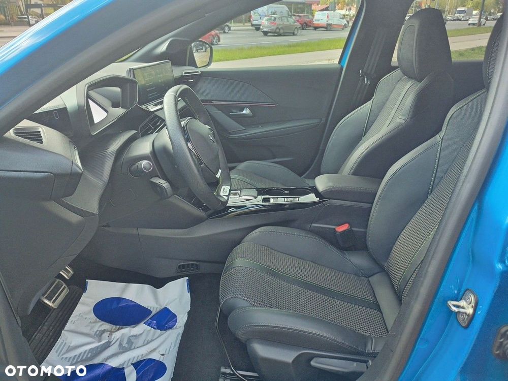 Peugeot 208 - 11