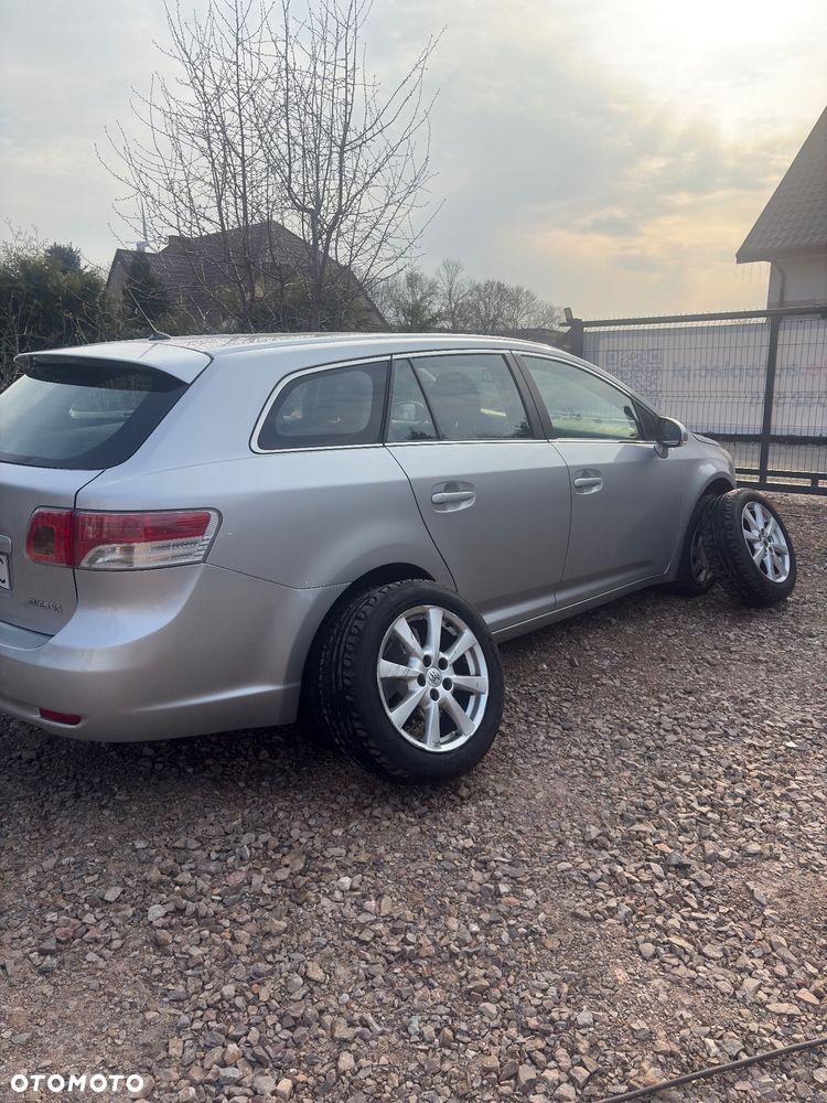 Toyota Avensis - 4