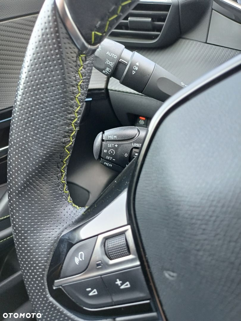Peugeot 208 e-208 GT - 32