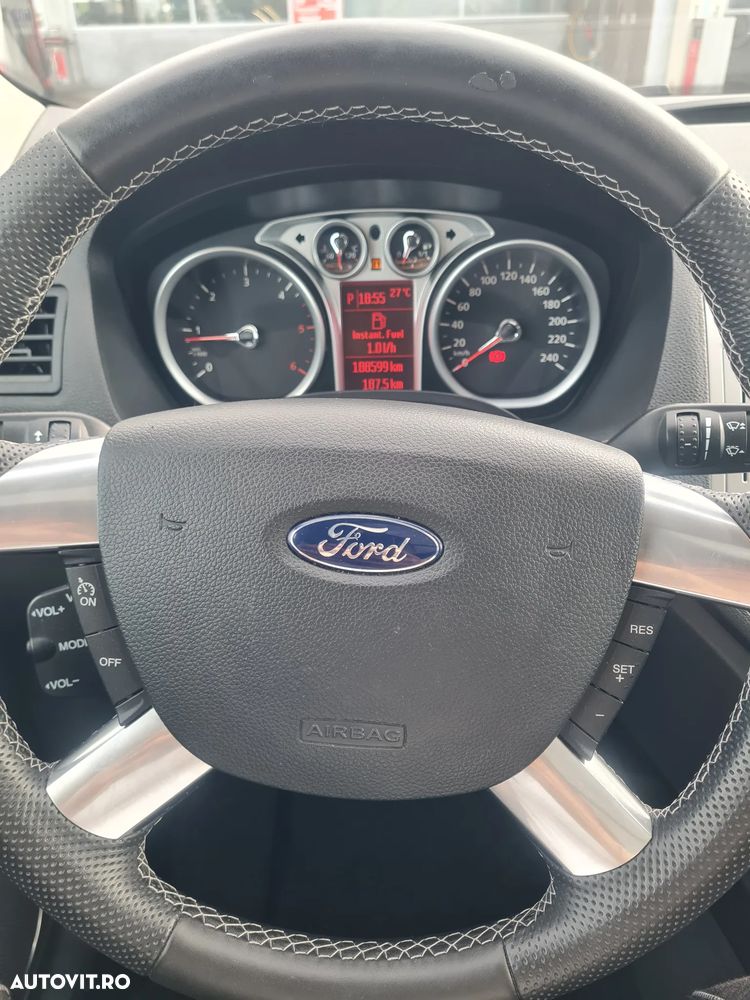 Ford Kuga - 17