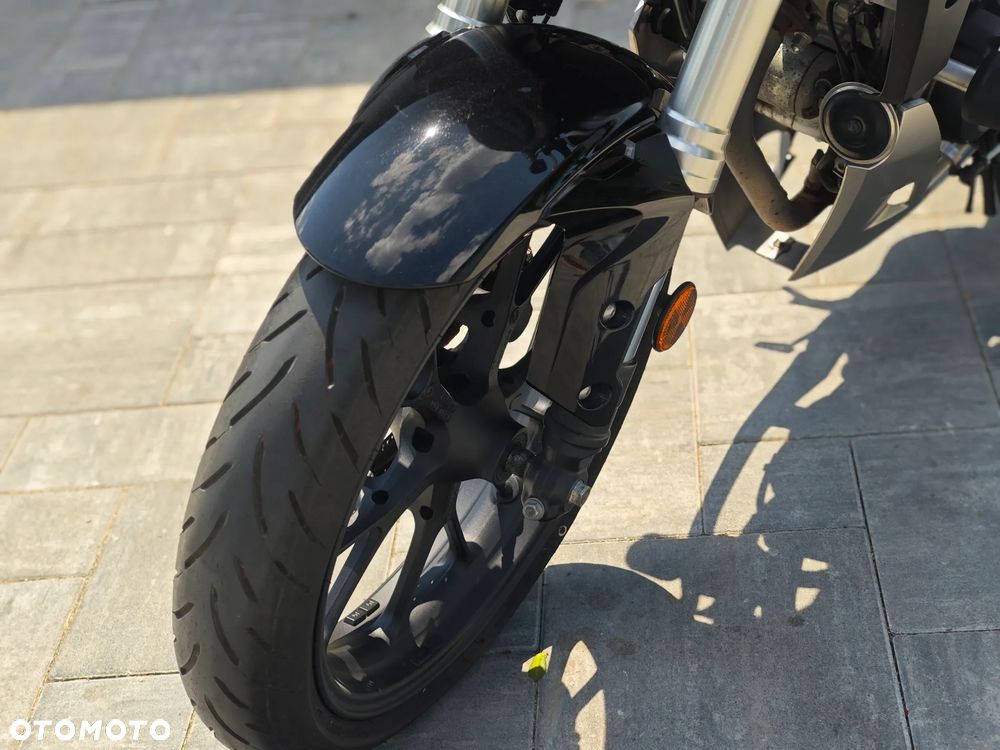 Honda CB - 12