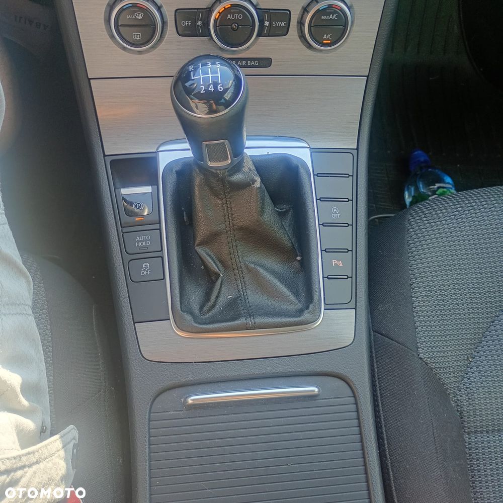 Volkswagen Passat - 13