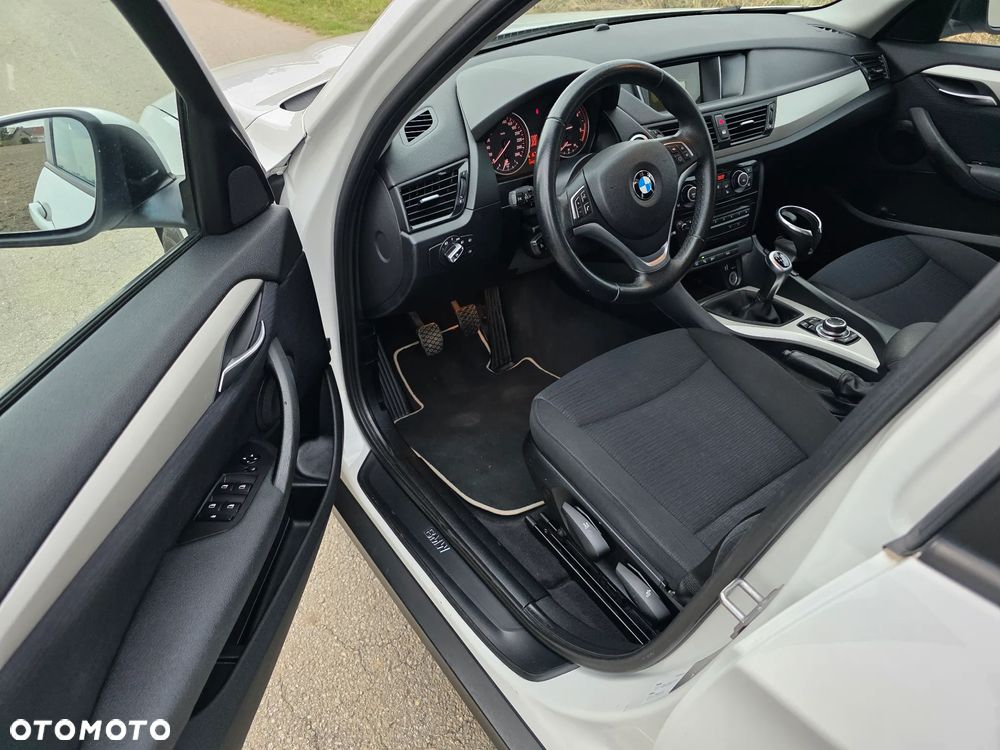 BMW X1 sDrive18d xLine - 17