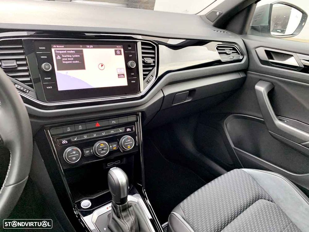 VW T-Roc 2.0 TSI OPF 4MOTION DSG - 17