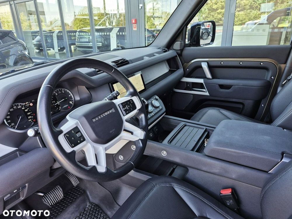 Land Rover Defender - 22