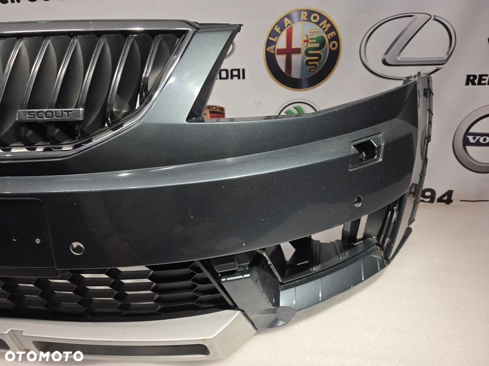 SKODA OCTAVIA III 3 SCOUT 5E0 12- ŁADNY ZDERZAK PRZEDNI PRZÓD , NA SPRYSKI + 4xPDC + GRILL + KRATKA ŚRODKOWA + SPOJLER , NR 5E0807221K , NR AUKCJI NZ1487 - 17