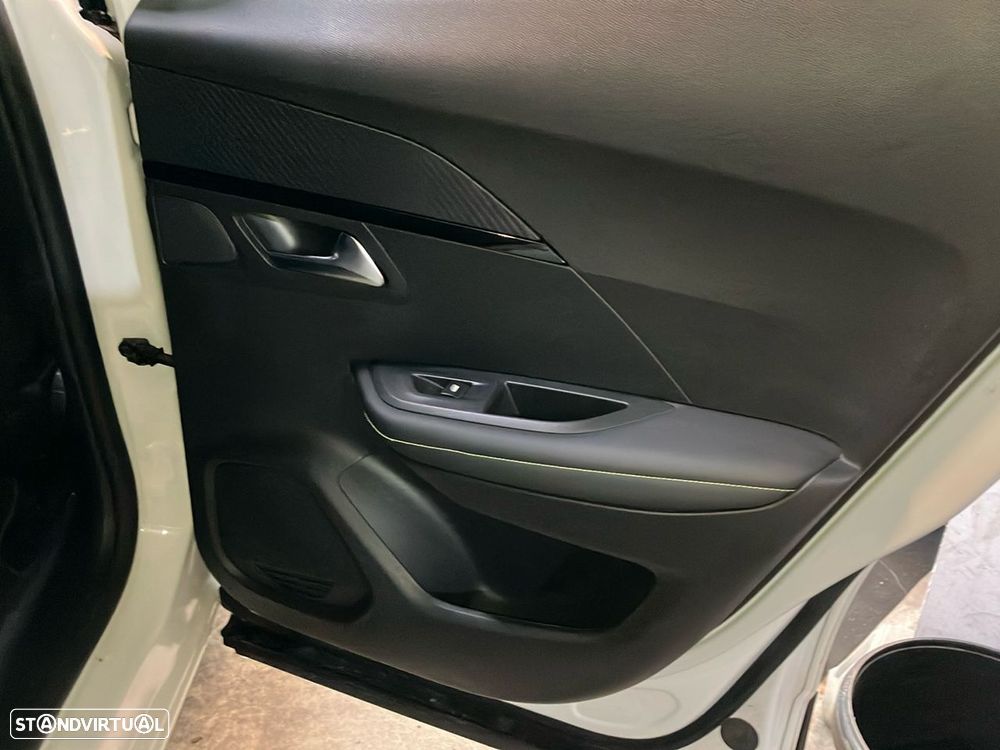 Peugeot 2008 1.2 PureTech GT - 24