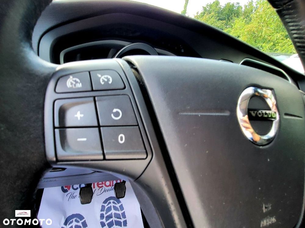 Volvo V40 Cross Country - 14