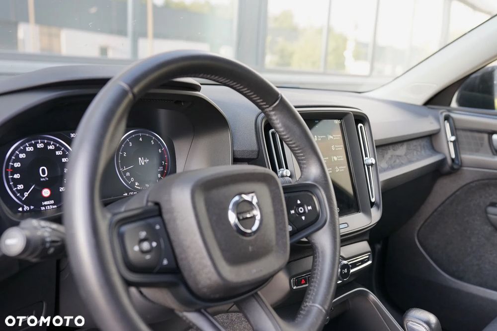 Volvo XC 40 T2 Momentum - 5