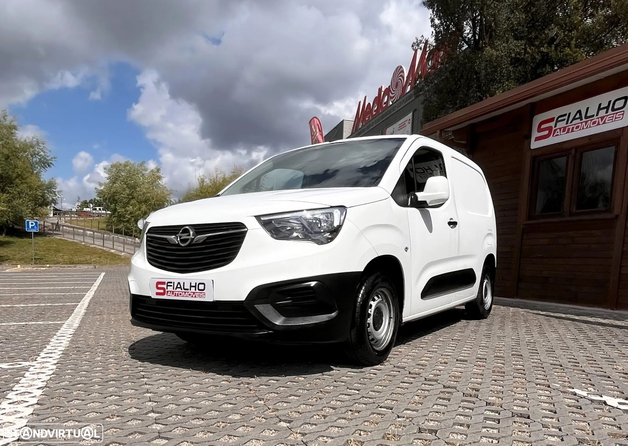 Opel Combo 1.5 CDTI Enjoy 3 lug. Ecrã táctil - 1