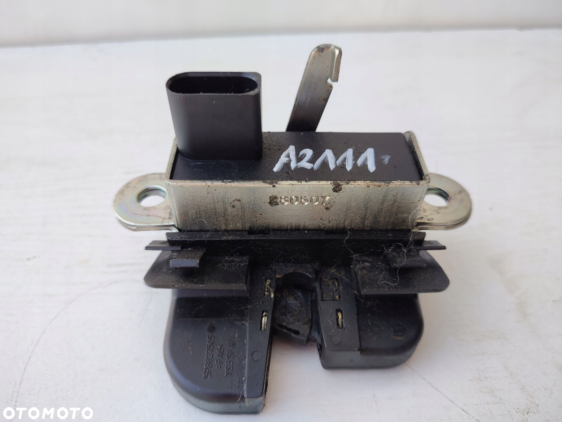 Zamek tylnej klapy bagażnika SEAT LEON II 5P8827505 ORYGINAŁ - 3