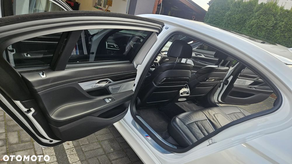 BMW Seria 7 750i xDrive - 13