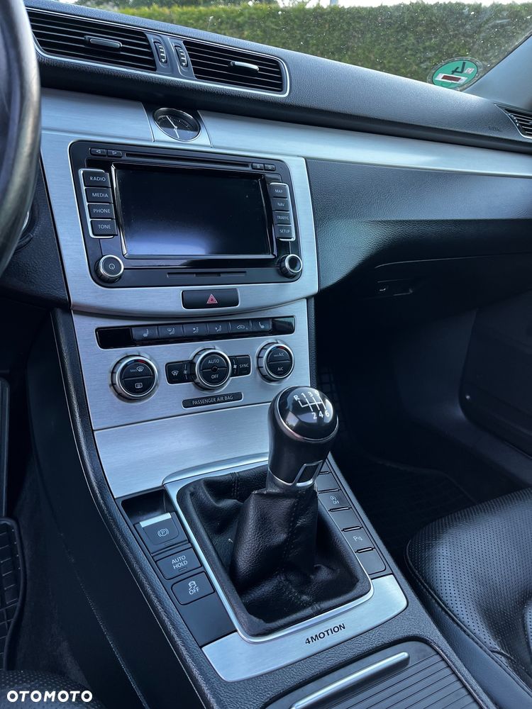 Volkswagen Passat 2.0 TDI 4Motion BlueMotion Technol Highline - 20