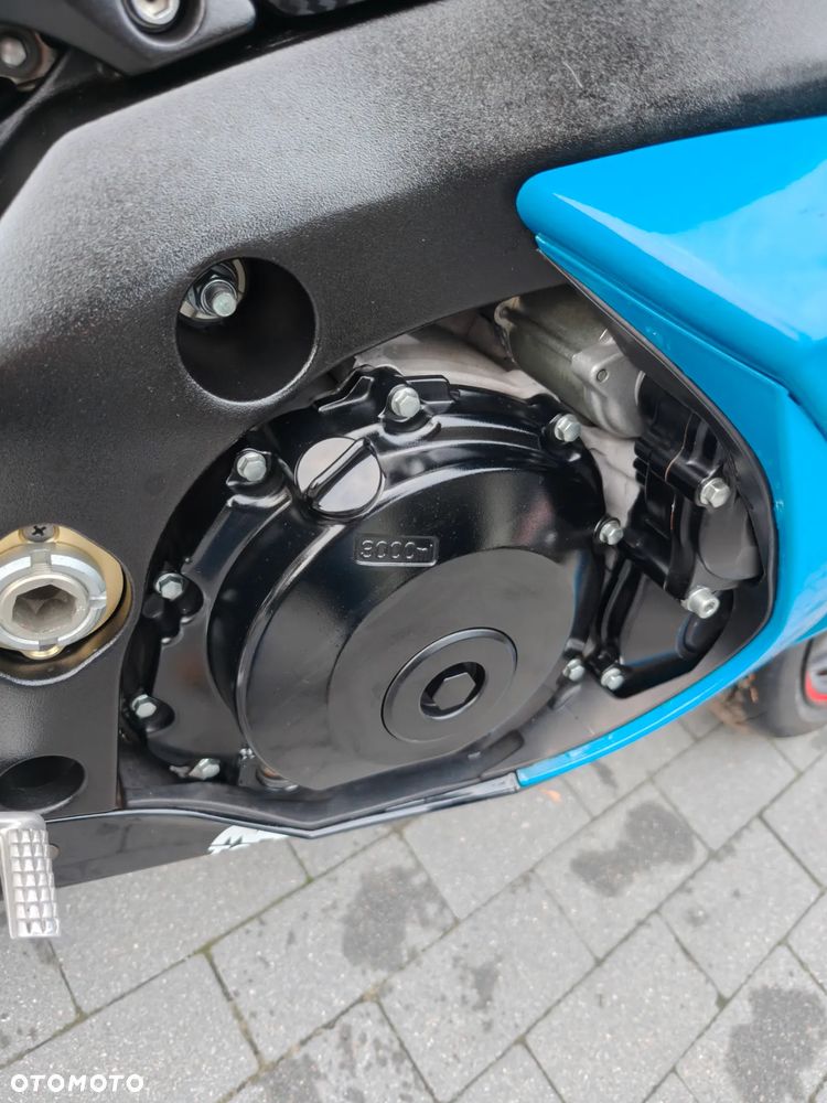 Suzuki GSX-R - 10