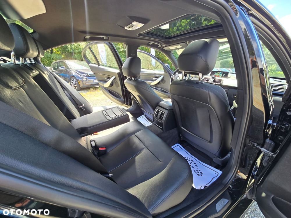 BMW Seria 3 328i xDrive Sport Line - 13