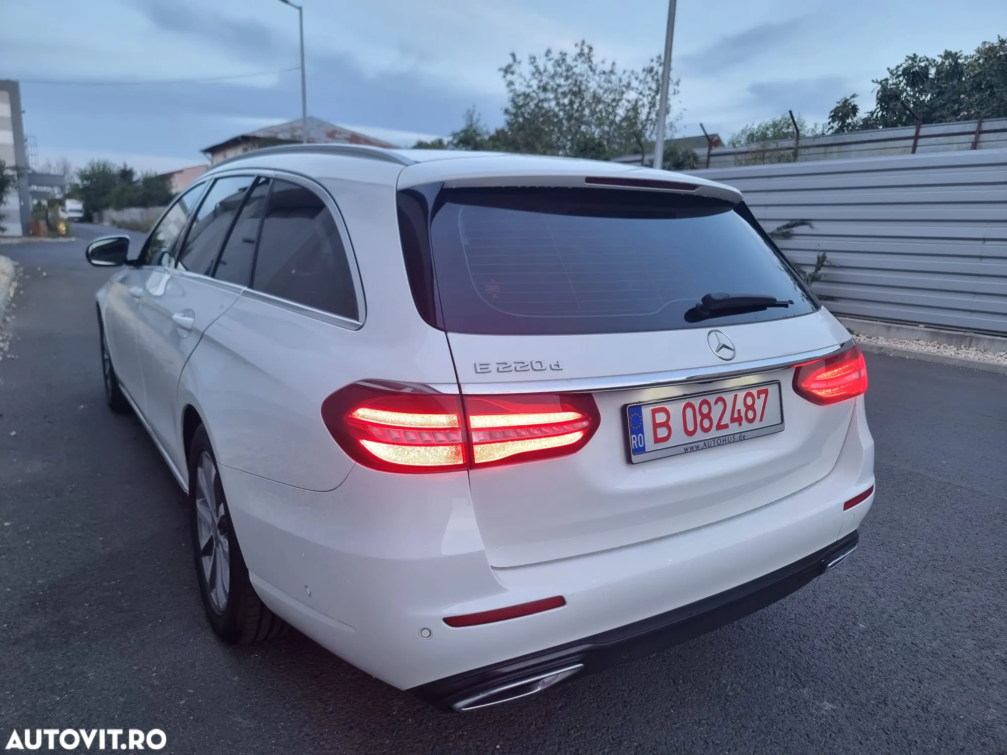 Mercedes-Benz E 220 d T 9G-TRONIC Avantgarde - 18