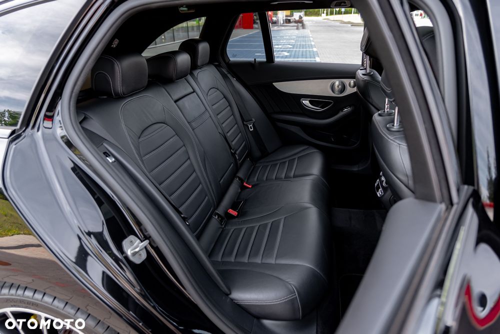 Mercedes-Benz Klasa C 450 AMG 4Matic 7G-TRONIC - 25