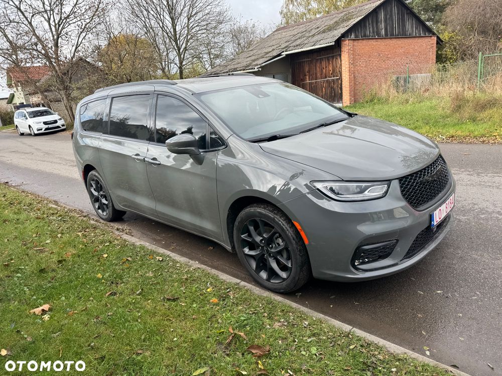 Chrysler Pacifica - 2