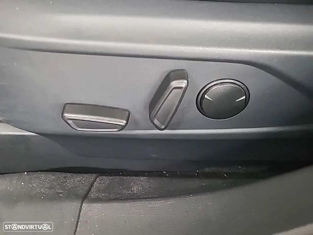 Ford Mustang Mach-E - 15