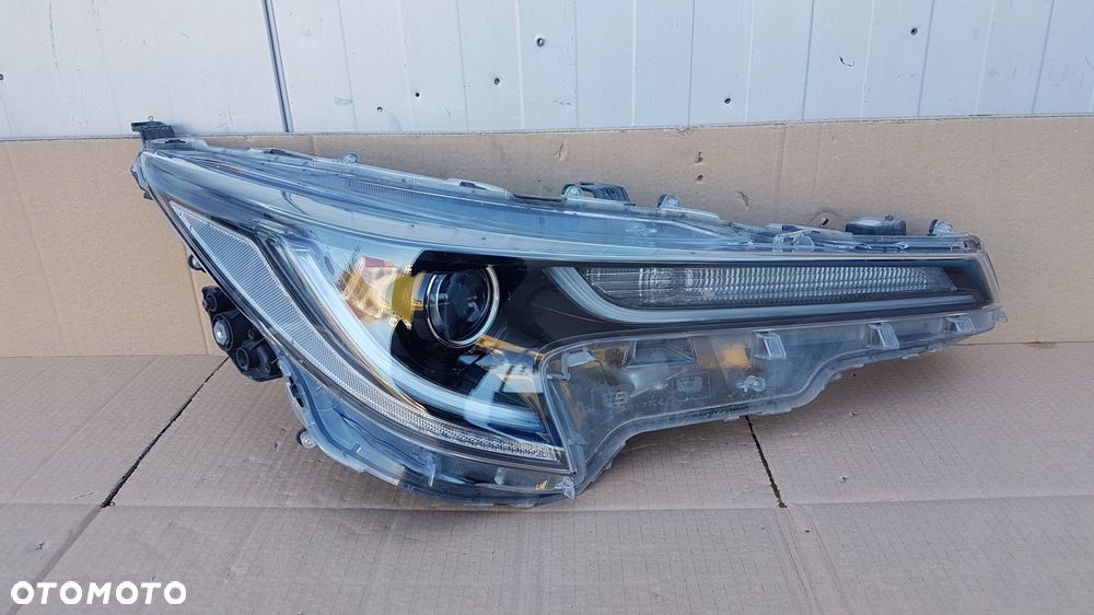lampa przód prawa toyota corolla e21 hb kombi full led - 1