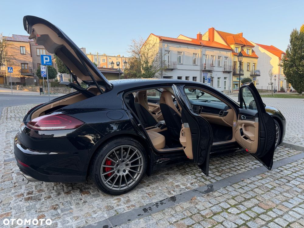 Porsche Panamera S - 4