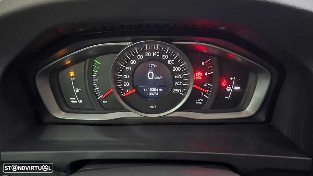 Volvo V60 Cross Country 2.0 D3 Momentum - 23