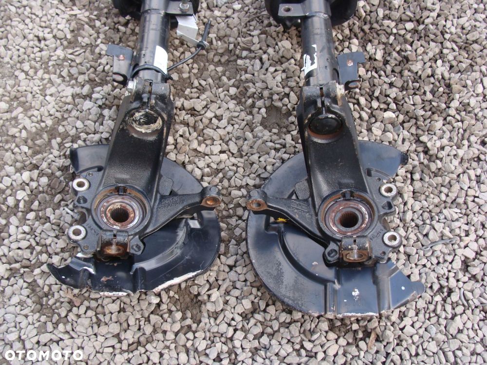 zwrotnica amortyzator prawy kuga mk1 lift 2012r - 3