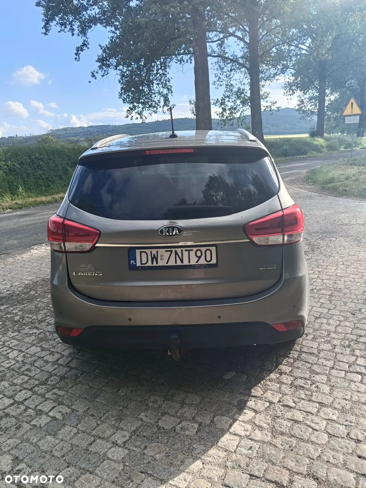 Kia Carens - 4