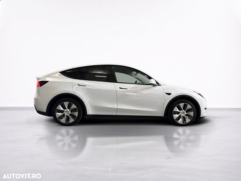 Tesla Model Y - 7