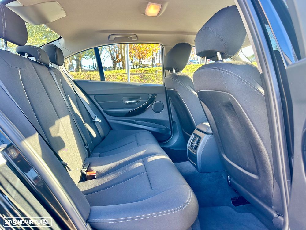 BMW 320 d EfficientDynamics Line Sport - 25